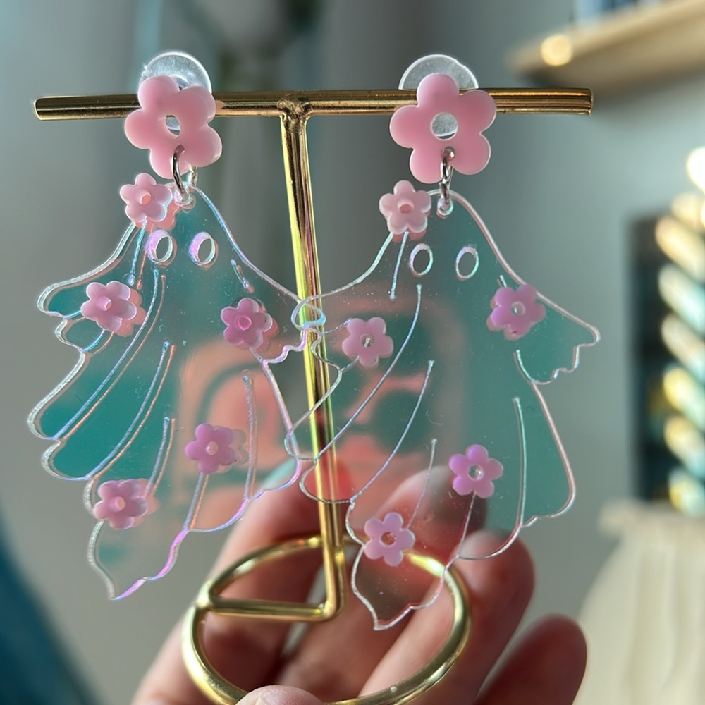 🌸👻 clear iridescent pink flower girly ghost acrylic earrings 👻🌸